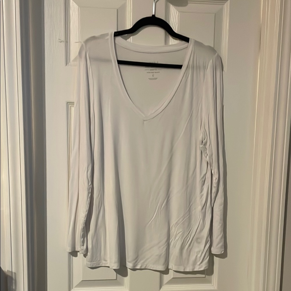 Women's White V-Neck Long Sleeve Top